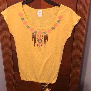 Yellow cute tee!💛